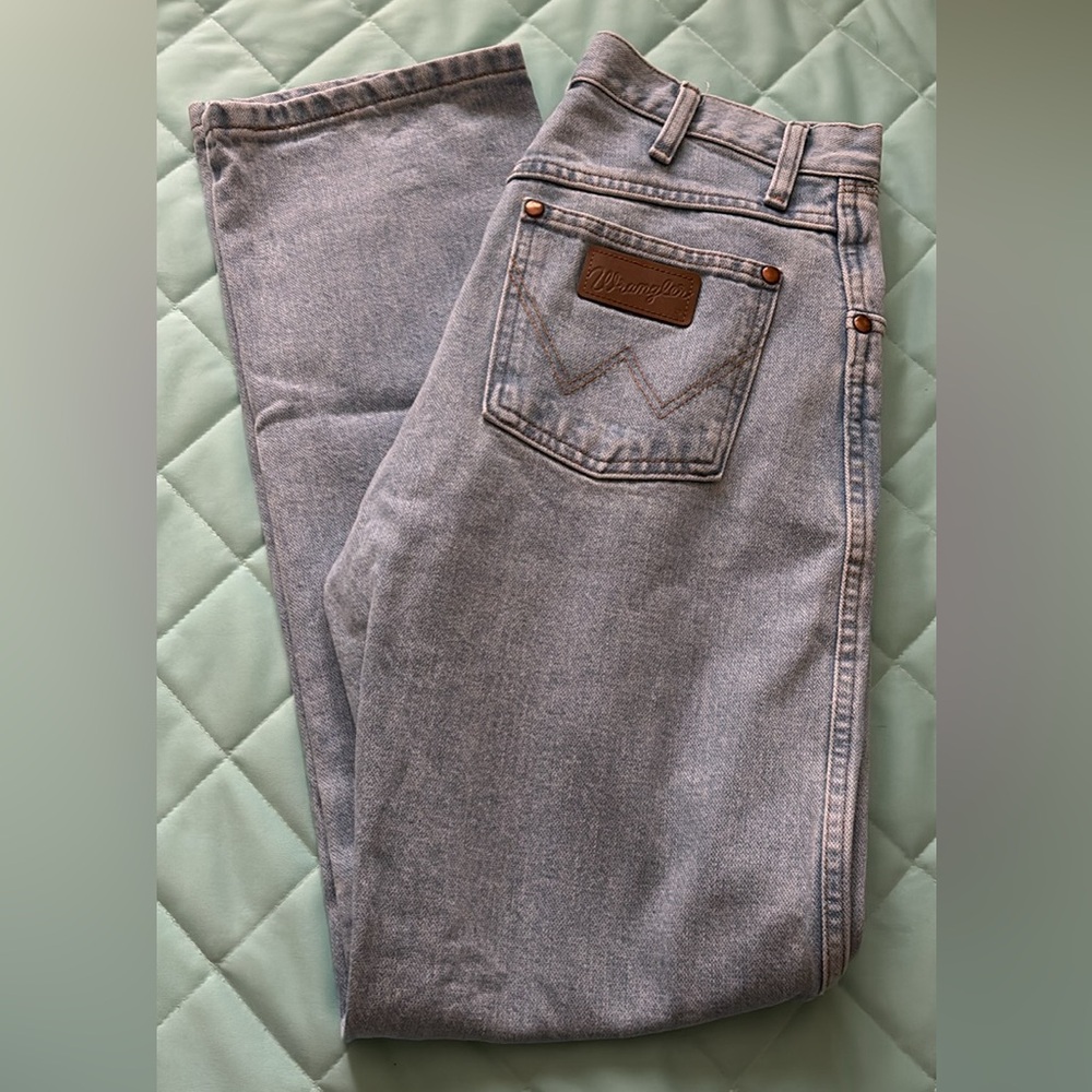 Women’s cowboy cut wrangler jeans